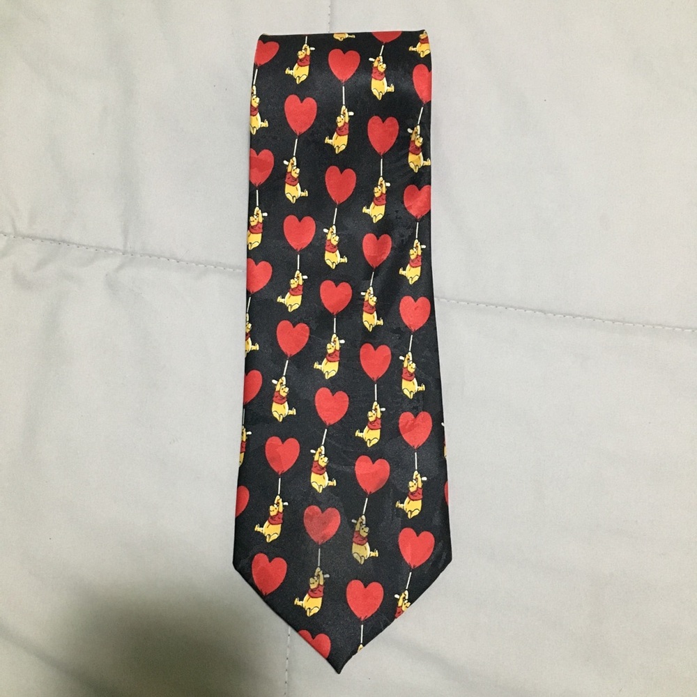 🎈Winnie The Pooh Heart Balloon Tie
